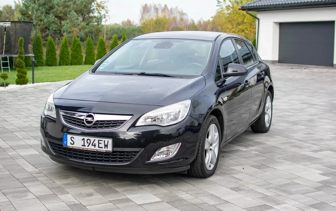 Opel Astra cena 28950 przebieg: 182550, rok produkcji 2010 z Nisko małe 781